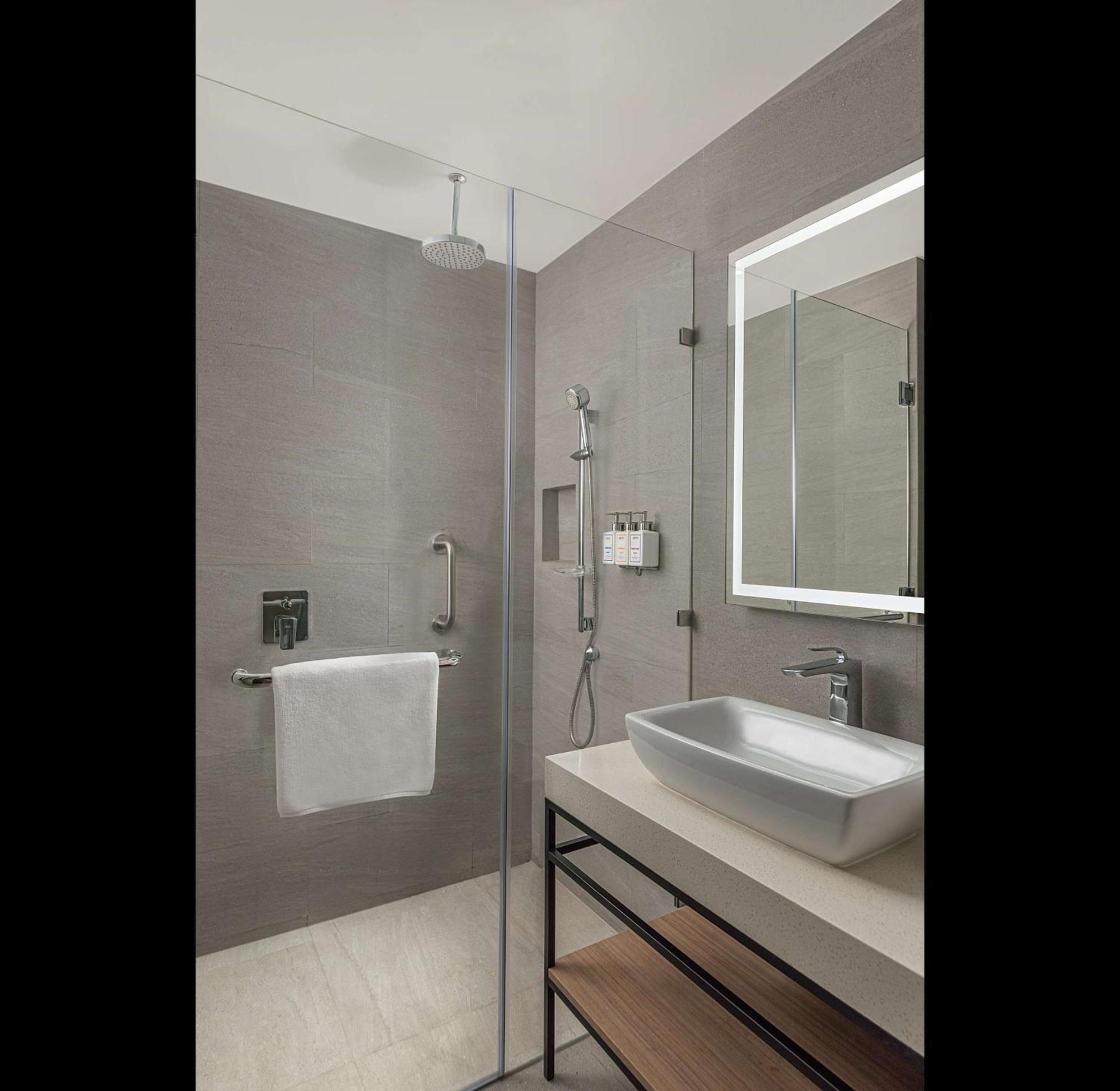 Park Inn By Radisson Bacolod Esterno foto