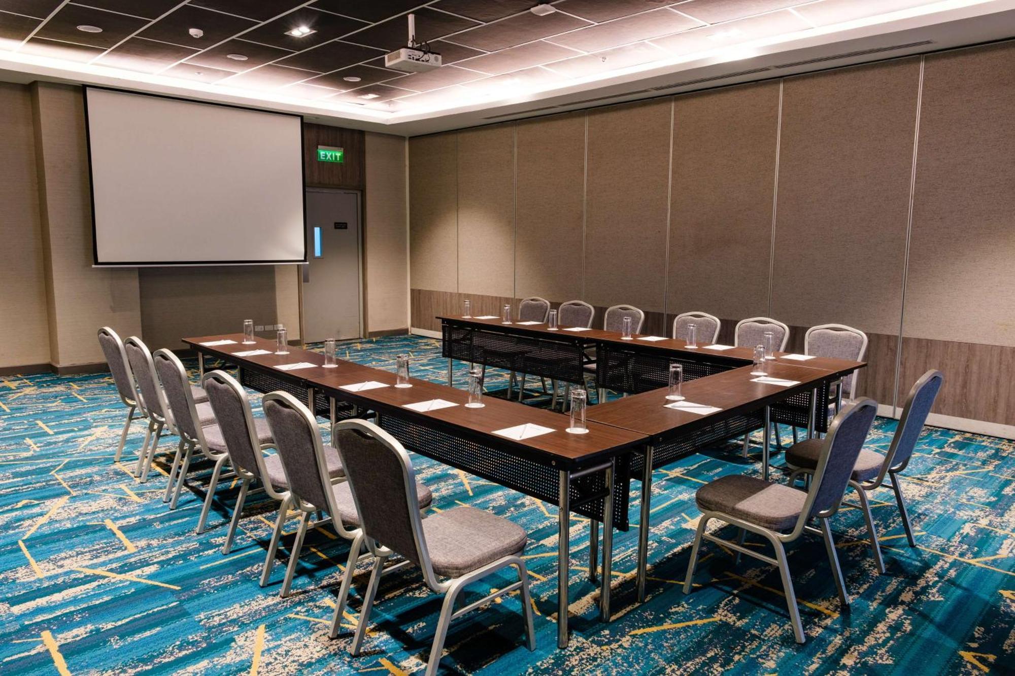 Park Inn By Radisson Bacolod Esterno foto